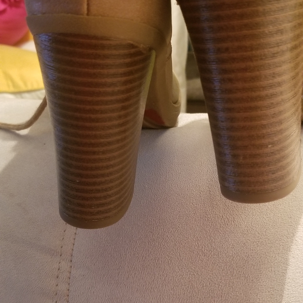 Guess Tan Lace Up Zip Up Light Brown Boots - Picture 13 of 16